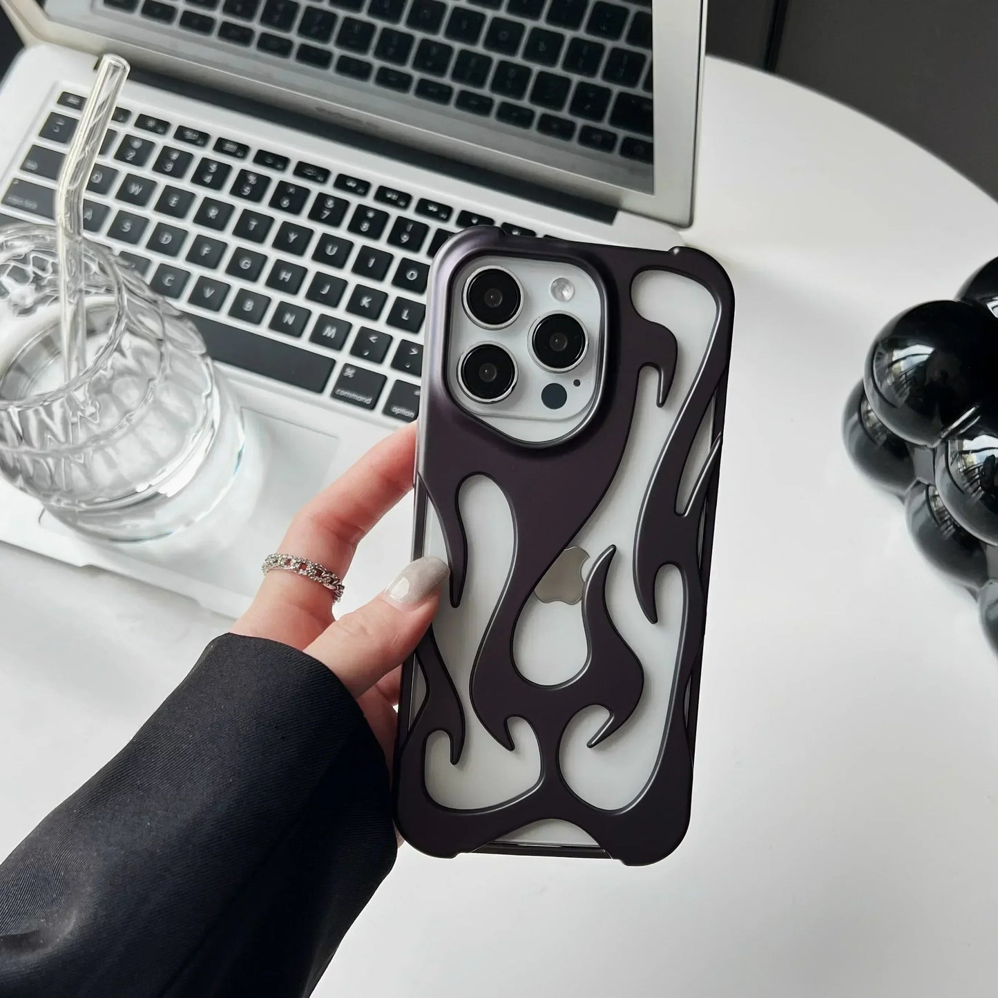 Capa para iphone com estampa de chamas
