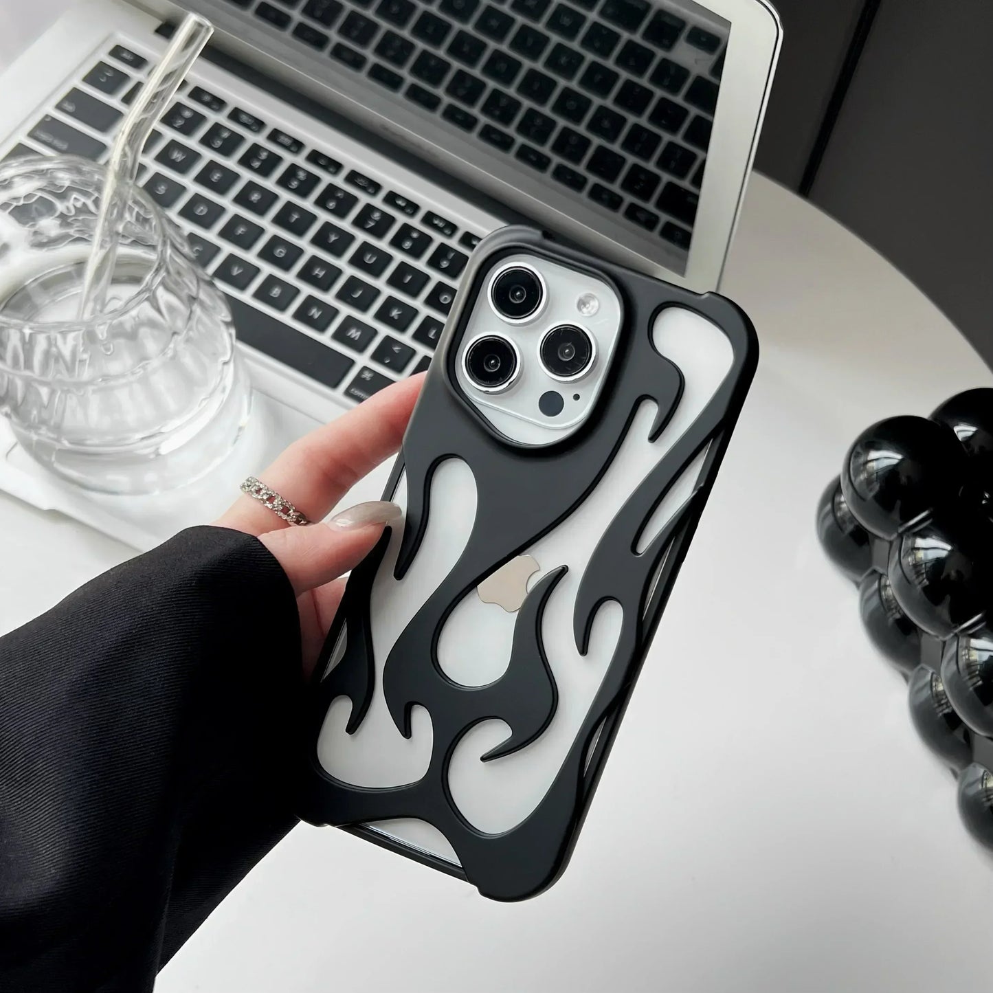 Capa para iphone com estampa de chamas